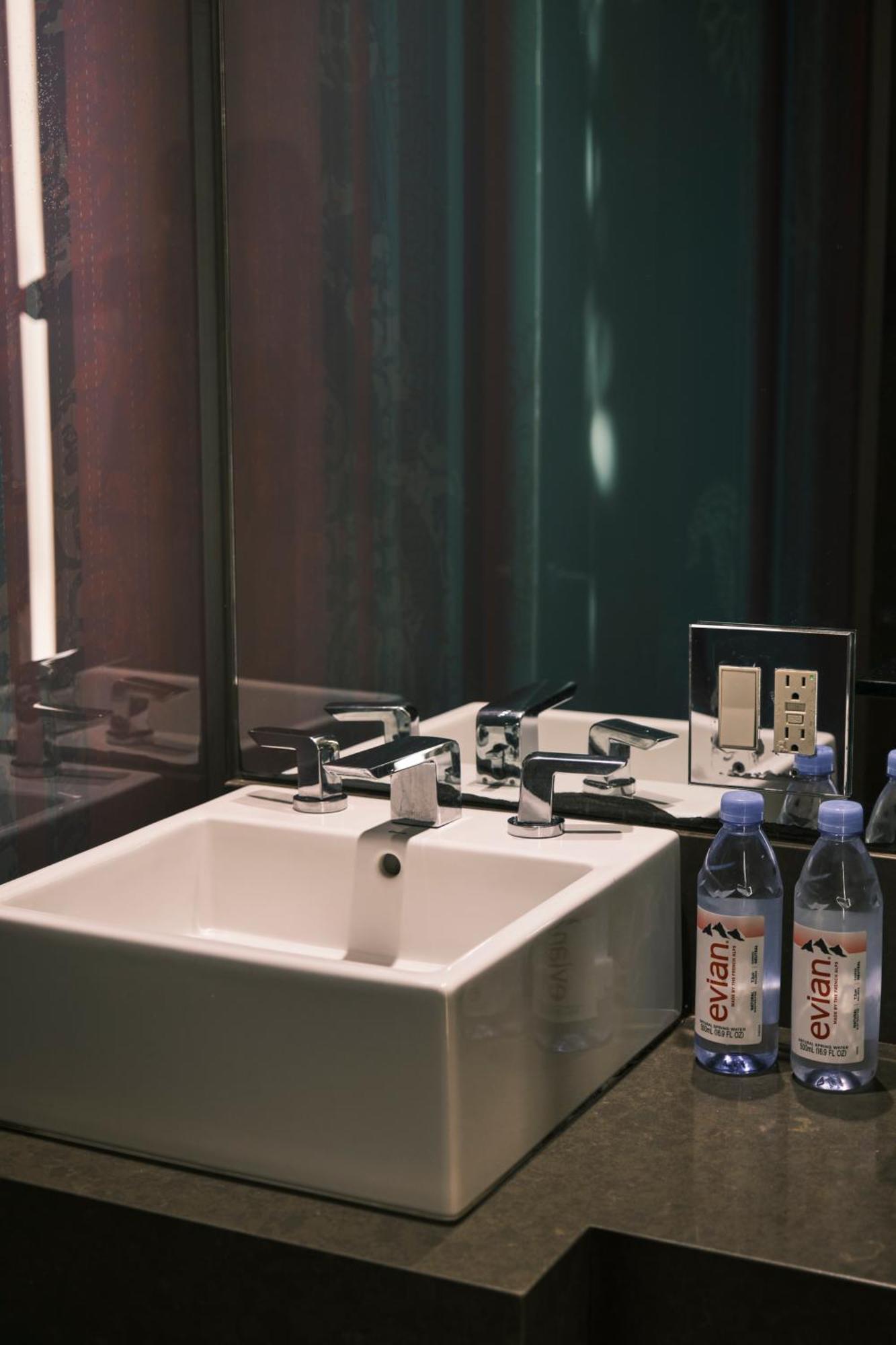 Sirtaj - Beverly Hills 4* Los Angeles