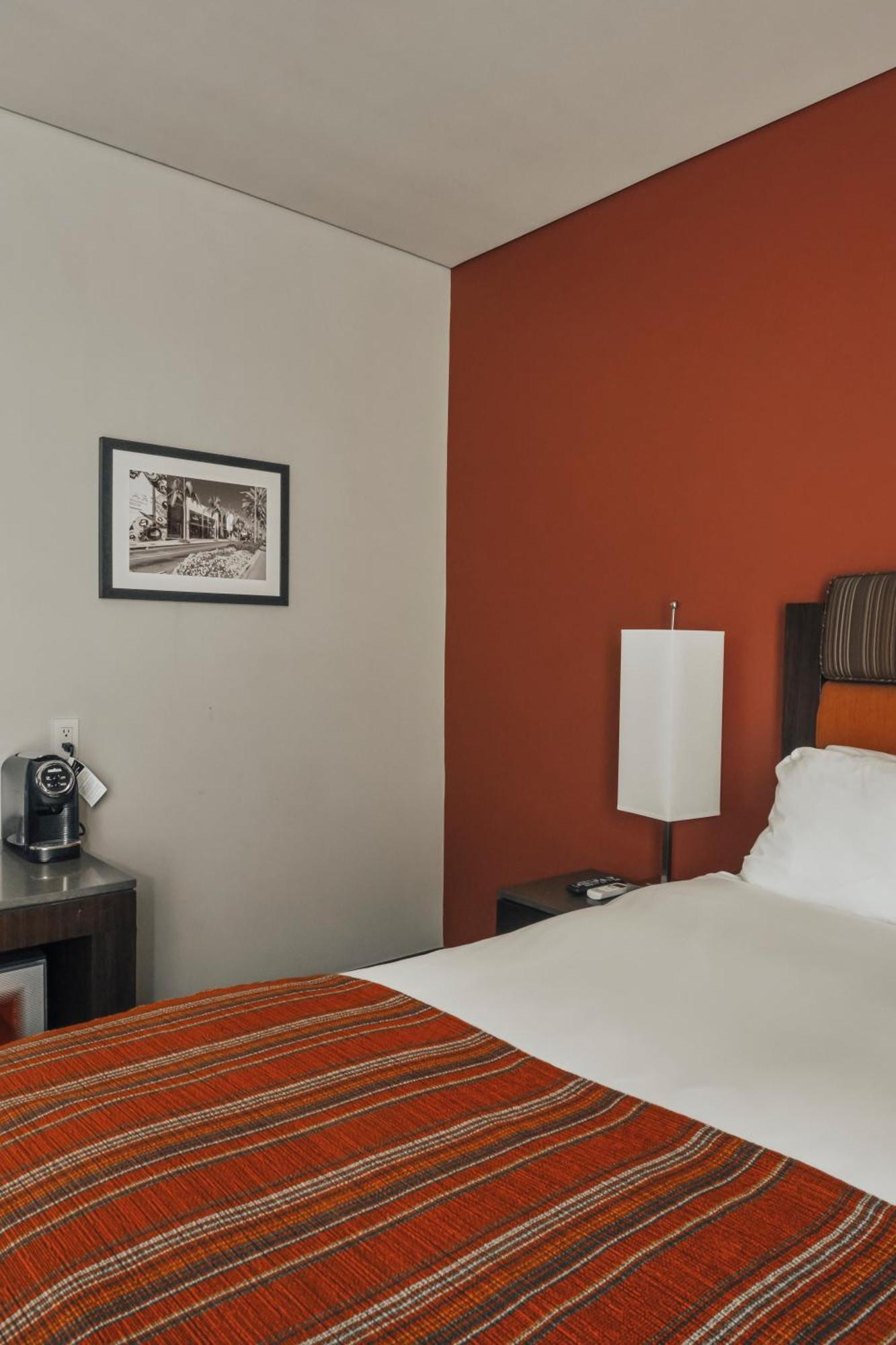 Sirtaj - Beverly Hills 4*